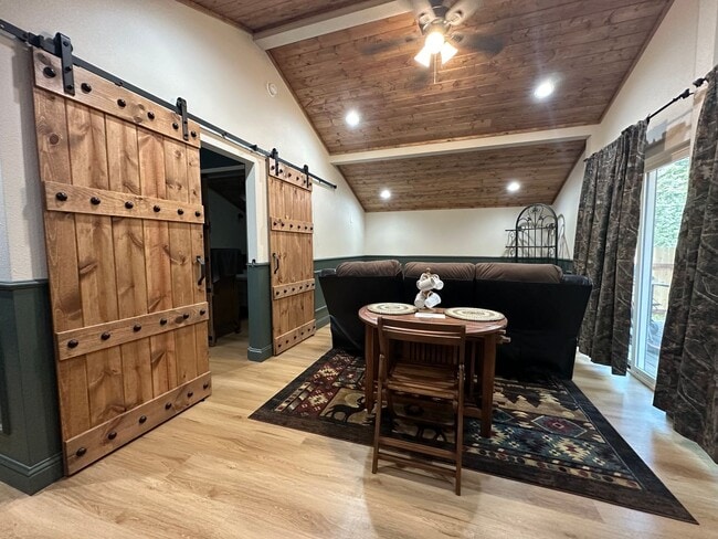 Building Photo - Fully Renovated 1 Bedroom Home - Across From the Meadow