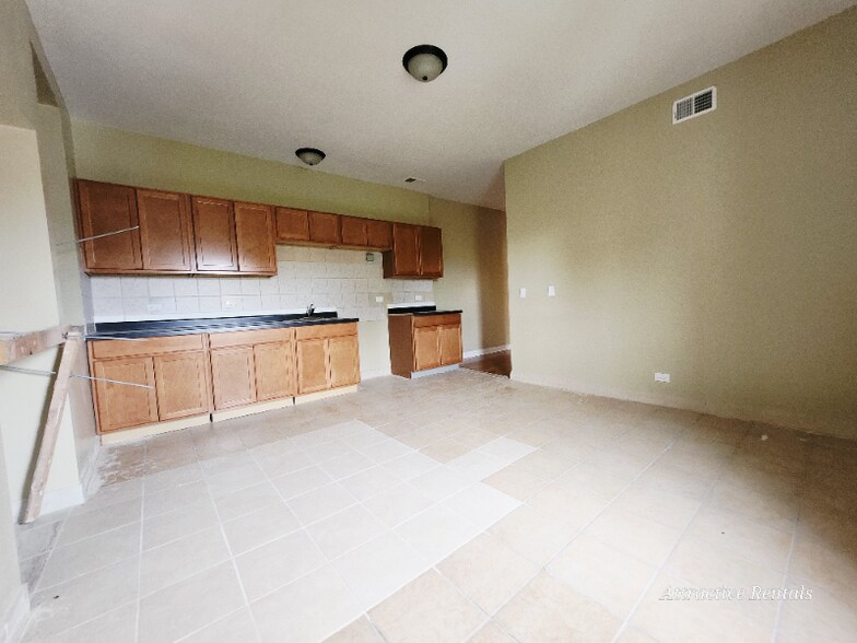 Building Photo - 207 N Parkside Ave