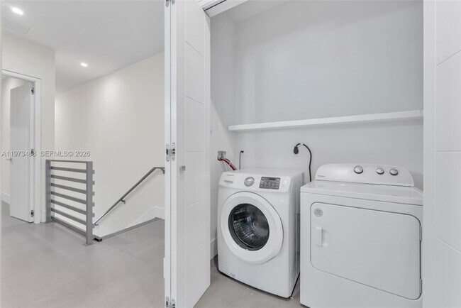 Building Photo - 3055 Carter St