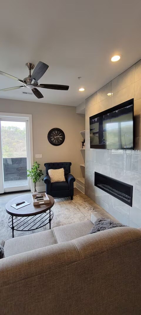 Building Photo - 1208 Commerce St