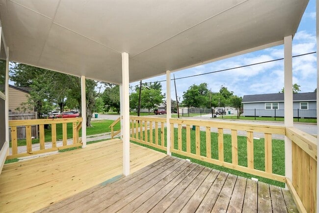 Building Photo - 608 Thomas Ave