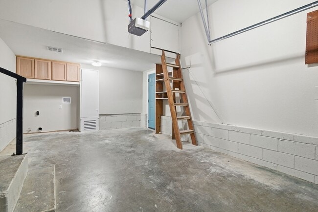 Building Photo - 3 bed/1 bath remodel within walking distance of Brookside