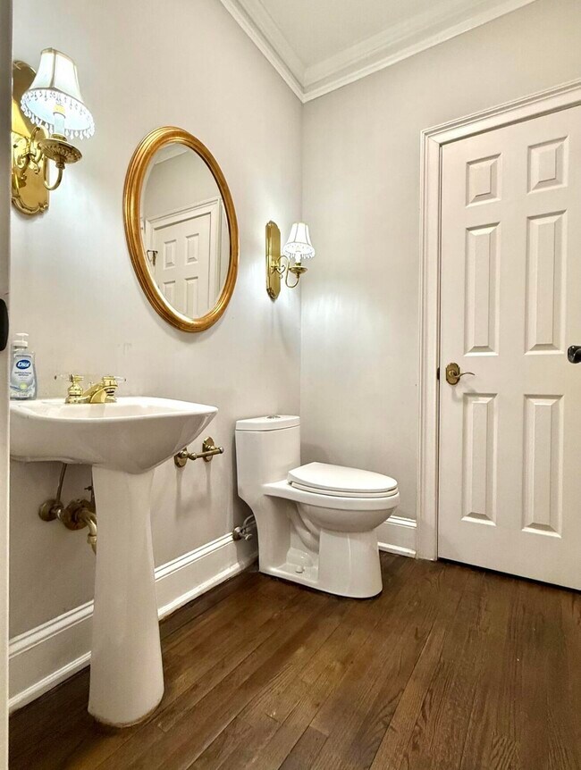 Building Photo - 800 Sparkleberry Rd