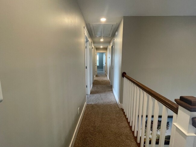 Building Photo - 5 Bedroom 3 1/2 Bath Home For Rent!