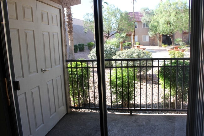 Building Photo - GUARD GATE COMMUNITY, 3 BEDROOM, 1.75 BATH...