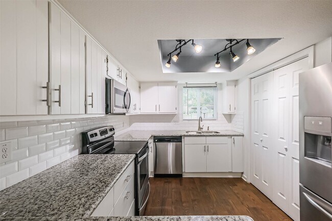 Building Photo - 5005 Georgi Ln