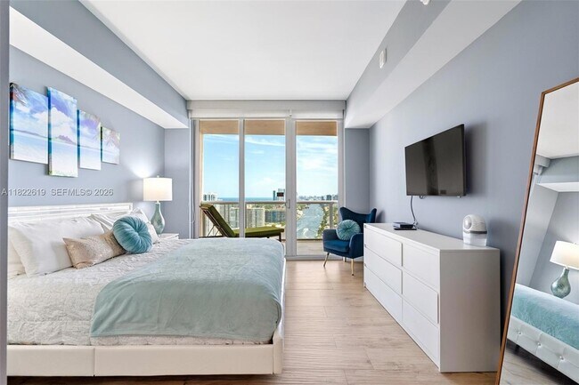 Building Photo - 2600 E Hallandale Beach Blvd