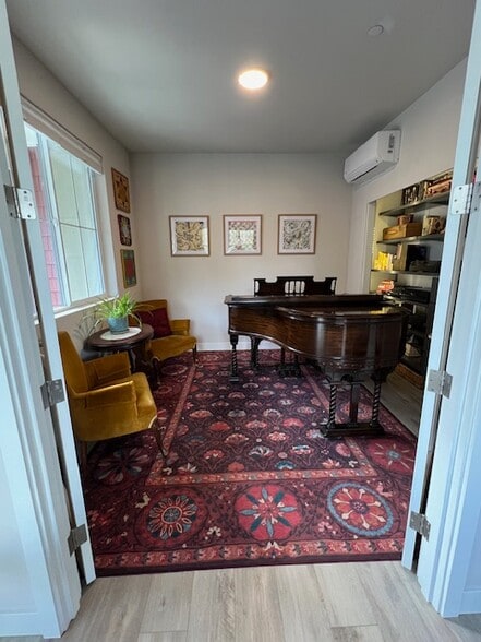 Flex Room - 379 E Park St