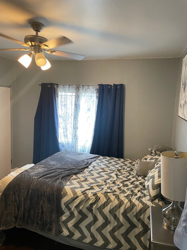 Building Photo - 2058 W 84th Pl