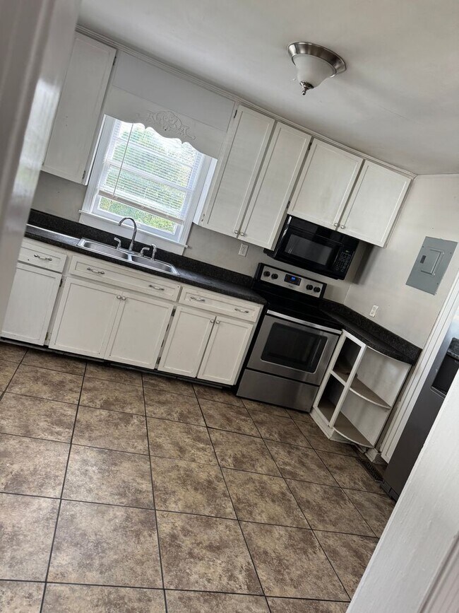 Building Photo - 320 W 41st St