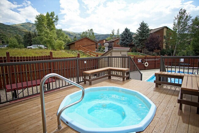 Building Photo - 2875 Village Dr