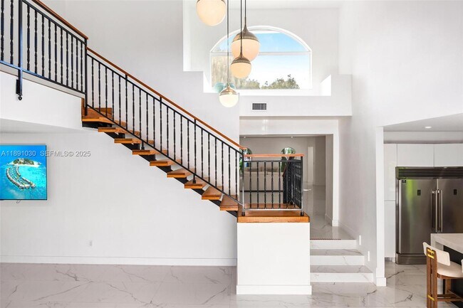 Building Photo - 1651 SW 13th Ave