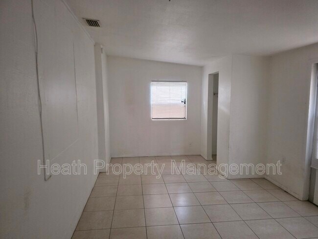 Building Photo - 504 6th Ave NW