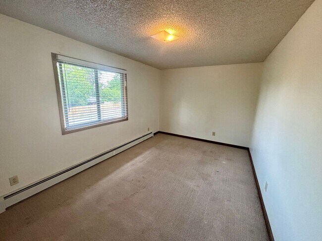 Building Photo - 1624 Azalea Dr
