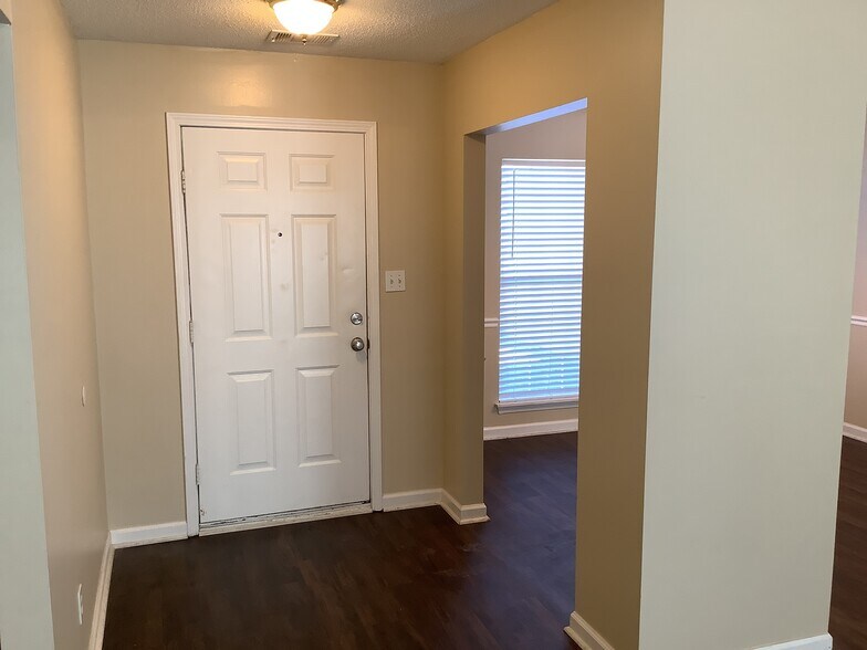 Building Photo - 249 Longleaf Cir