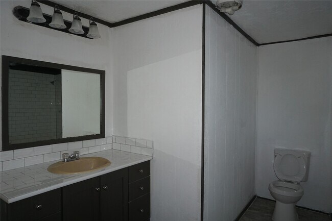 Building Photo - 10970 Maywood St