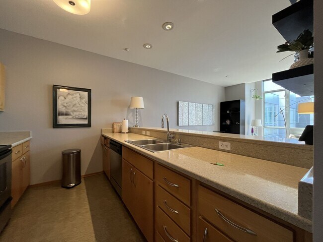 Building Photo - Top-Floor Pearl District Condo with Floor-to-Ceiling Windows, Courtyard Views & In-Unit Washer/Dryer