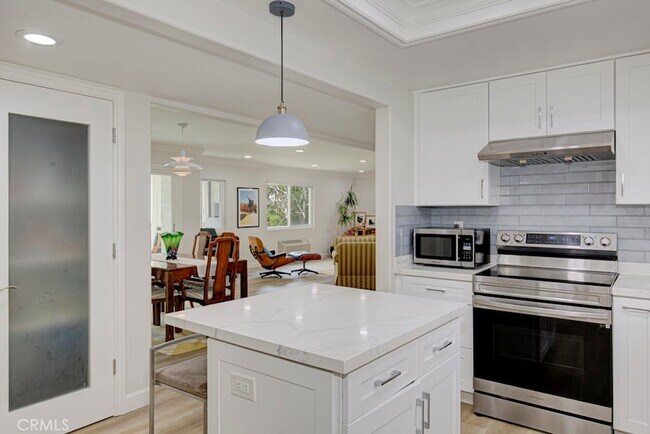 Building Photo - 5500 Paseo Del Lago W