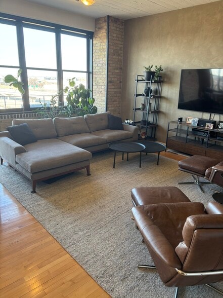 Building Photo - 290 Market St