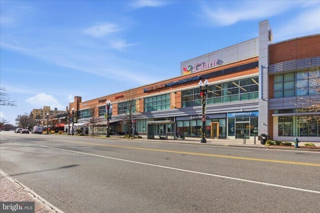 Building Photo - 3217 Wisconsin Ave NW