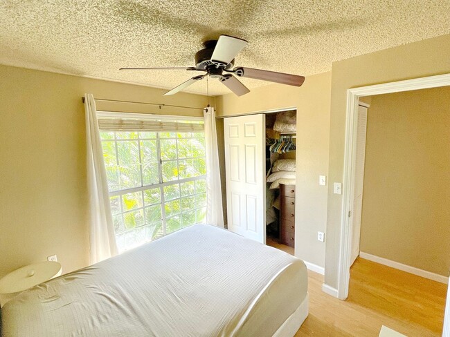 Building Photo - Furnished 2 Bedroom 2 Full Bathroom unit i...