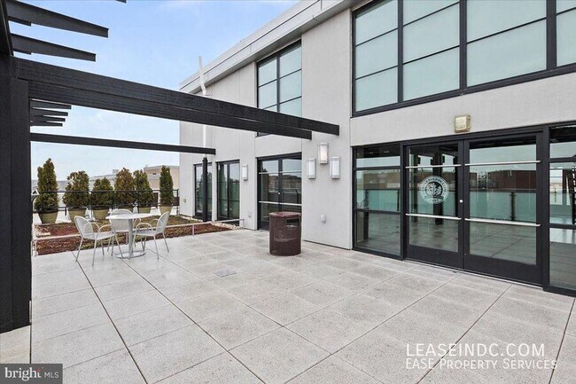 Building Photo - 1133 14th St NW