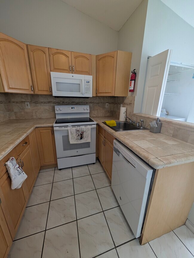 Building Photo - 2711 San Remo Cir