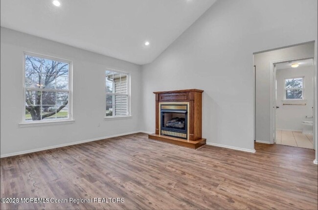 Building Photo - 5 Laketree Ct