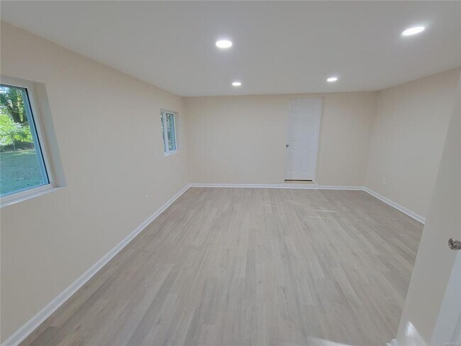 Building Photo - NEW Floors, Roof, Lights, Appliances, ect....