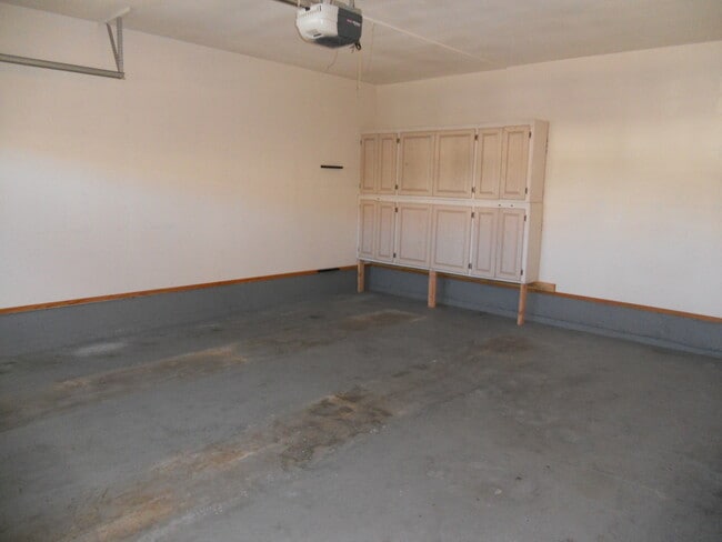 Building Photo - Charming Folsom Cluster Home Community near Oak Ave & East Bidwell