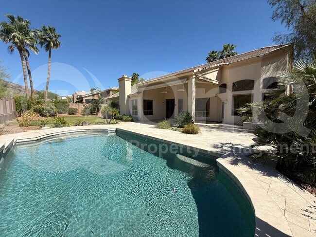 Building Photo - 902 E Desert Flower Ln