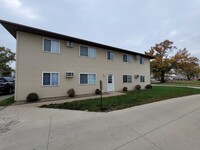 Building Photo - Great Marion Location. 2 bedroom 1 bath, h...