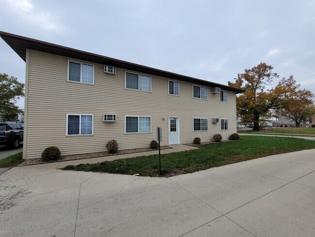 Primary Photo - Great Marion Location. 2 bedroom 1 bath, h...