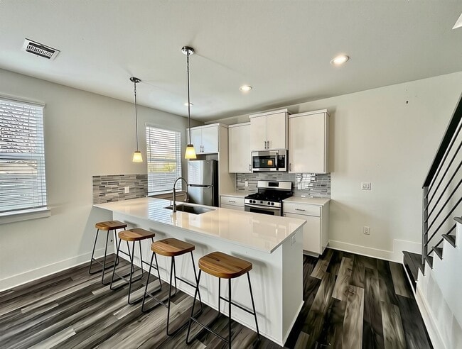 Building Photo - Modern Farmhouse East Austin