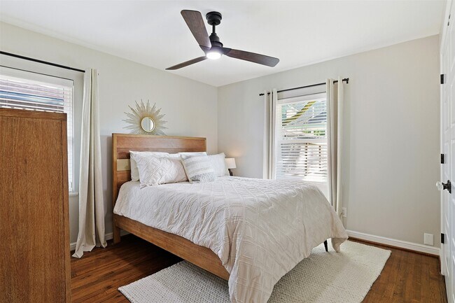 Building Photo - 2015 Woodcrest Dr