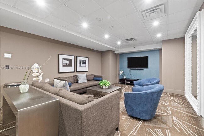 Building Photo - 5701 Collins Ave