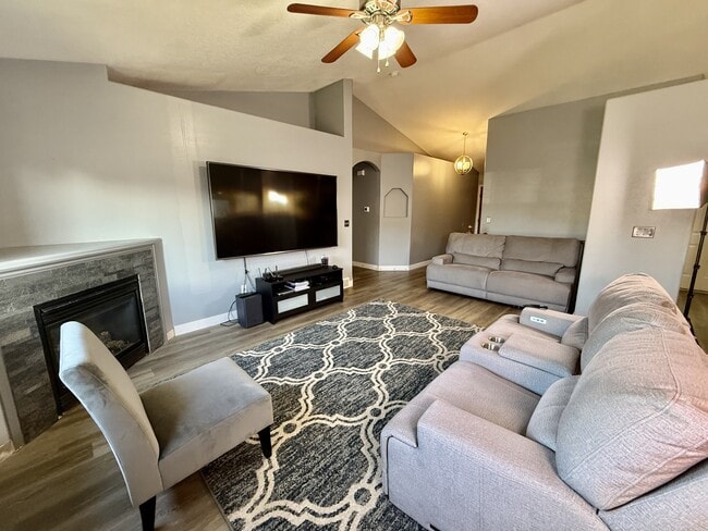 Building Photo - 8633 Chase Cir