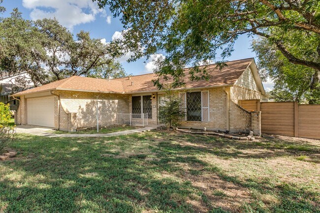 Primary Photo - Charming 3-bedroom, 2 bath home in desirab...