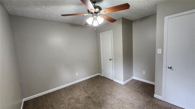 Building Photo - 4011 Pinehurst Pl
