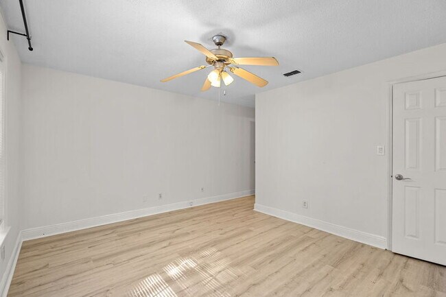 Building Photo - 5207 Santa Fe Pkwy