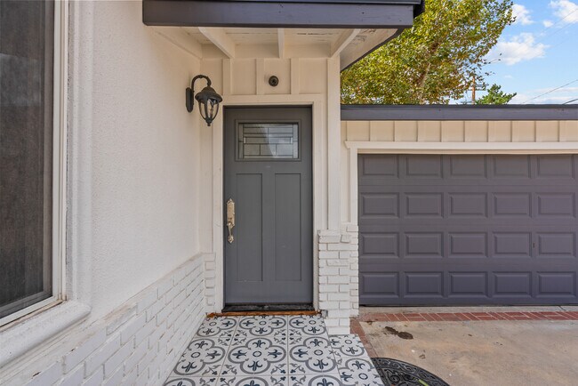 Building Photo - 23036 Burbank Blvd