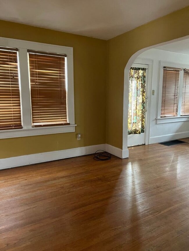 Building Photo - 2 Bedroom w/Partially Finished Basement