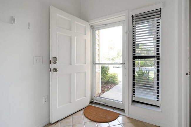 Building Photo - Charming 2BR Condo in Melbourne Beach