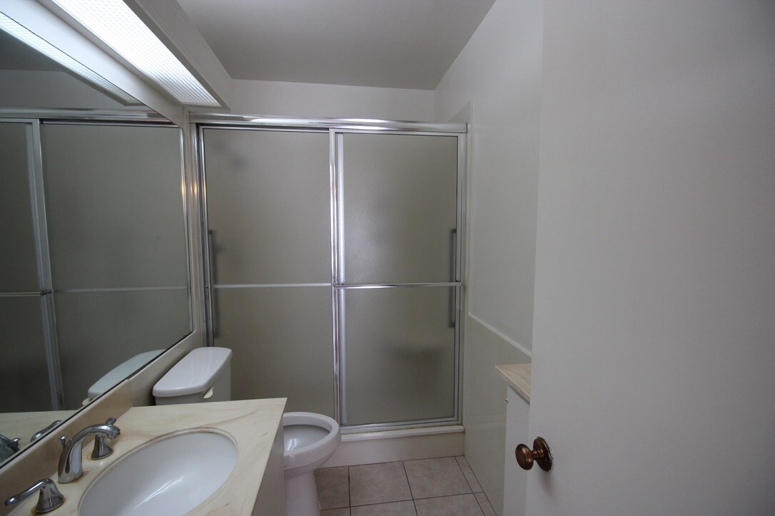 Building Photo - 8401 N New Braunfels Ave