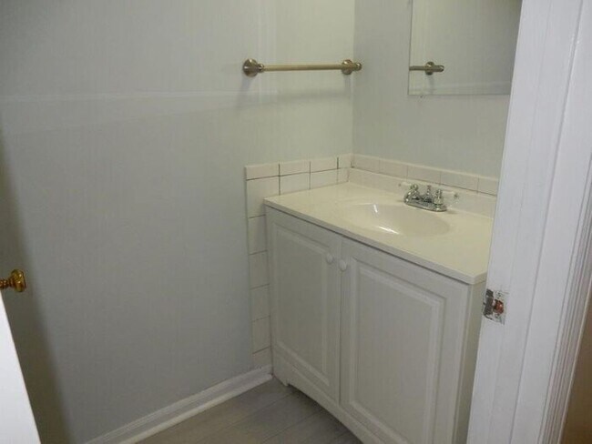 Building Photo - 6300 Olde Towne Dr