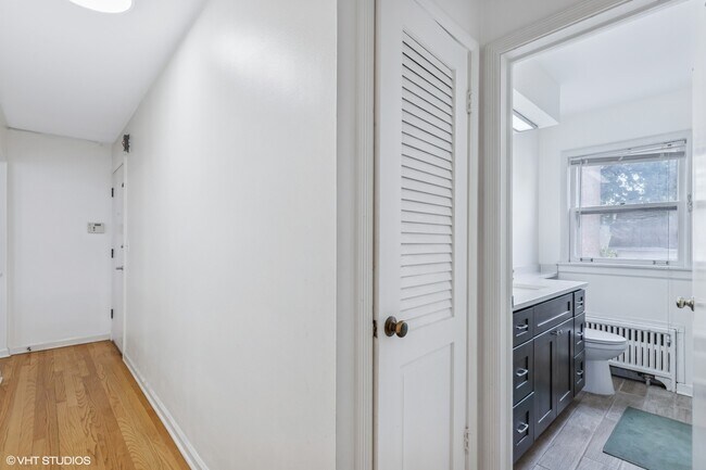 Building Photo - 2040 Sherman Ave