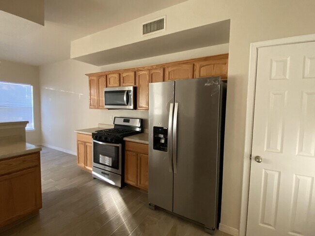 Building Photo - 600 Missy Ct