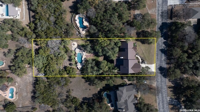 Building Photo - Charming Home Awaits: Spacious & Modern Living in a Prime Location