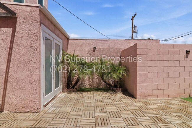 Building Photo - 2274 E Desert Inn Rd