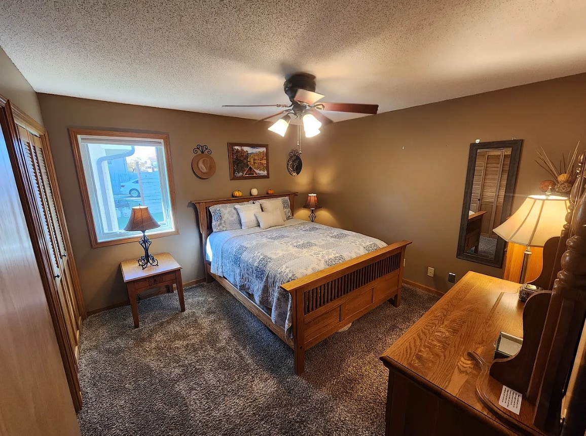 Building Photo - 210 NE 12th Street Pl